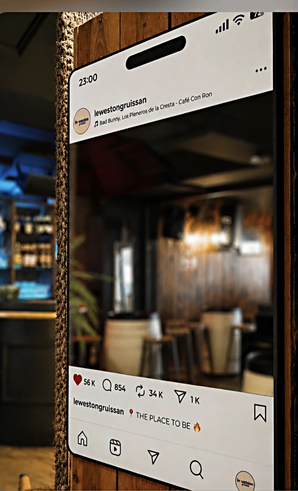 Miroir SpotStory installé dans un bar à cocktails